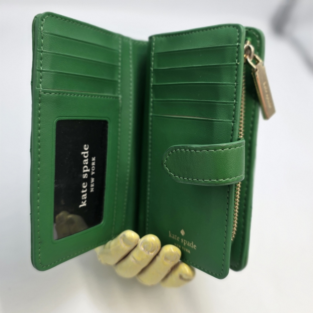 KATE SPADE Carey Medium Compact Bifold Wallet in Bright Green Quilted Leather - Picture 7 of 11